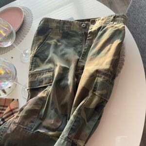 Local European cargo pants